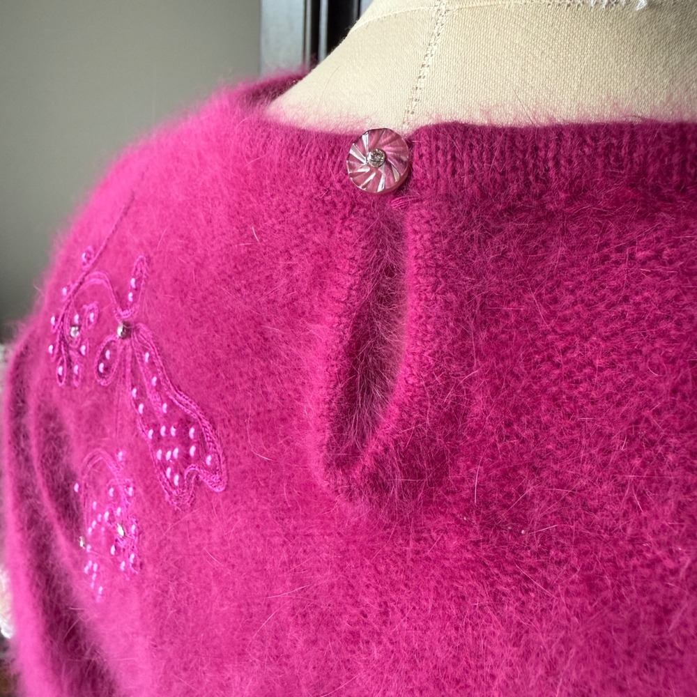 Vintage Angora Blend Sweater Beaded Floral Fuchsia Fuzzy 80s M Grandmacore - Picture 8 of 16